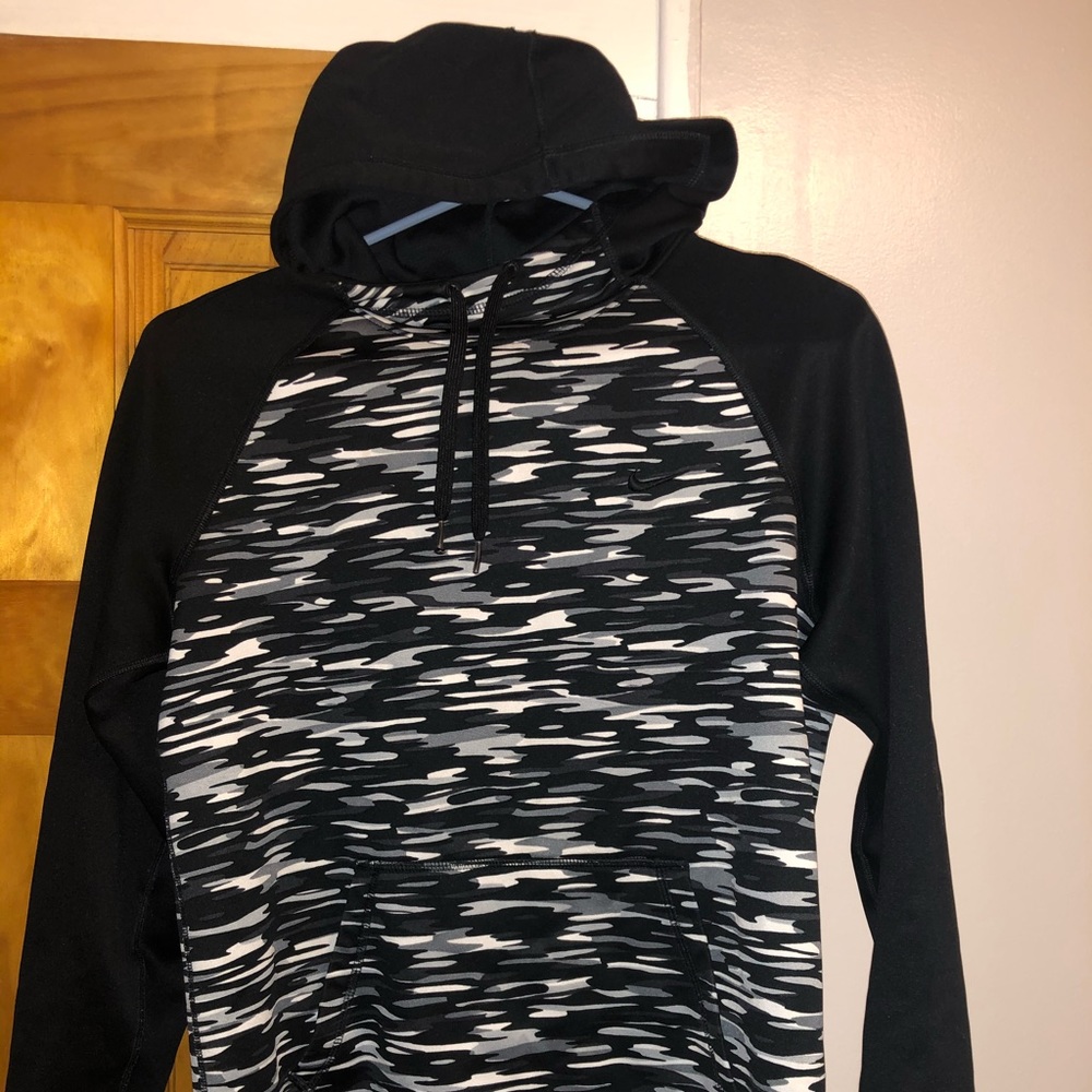 Womens Therma Fit Nike Sweatshirt